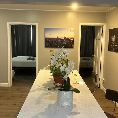 Cozy Apartments Woodside Near Manhattan